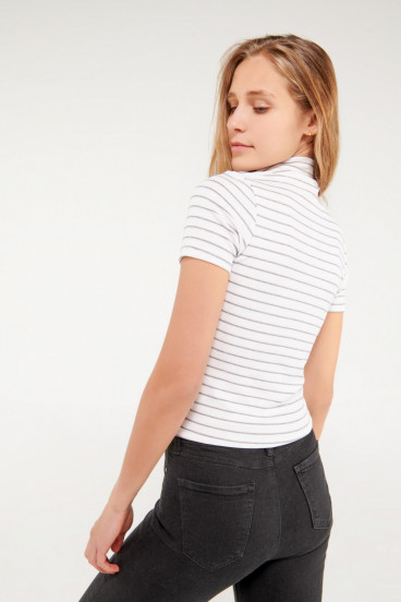 Camiseta manga corta con cuello alto