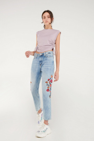 Camiseta sin mangas con recogido en costados.