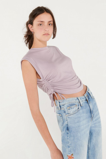 Camiseta sin mangas con recogido en costados.