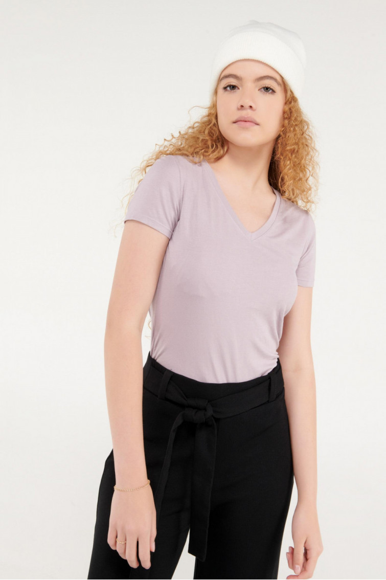 Camiseta básica, manga corta con cuello en V