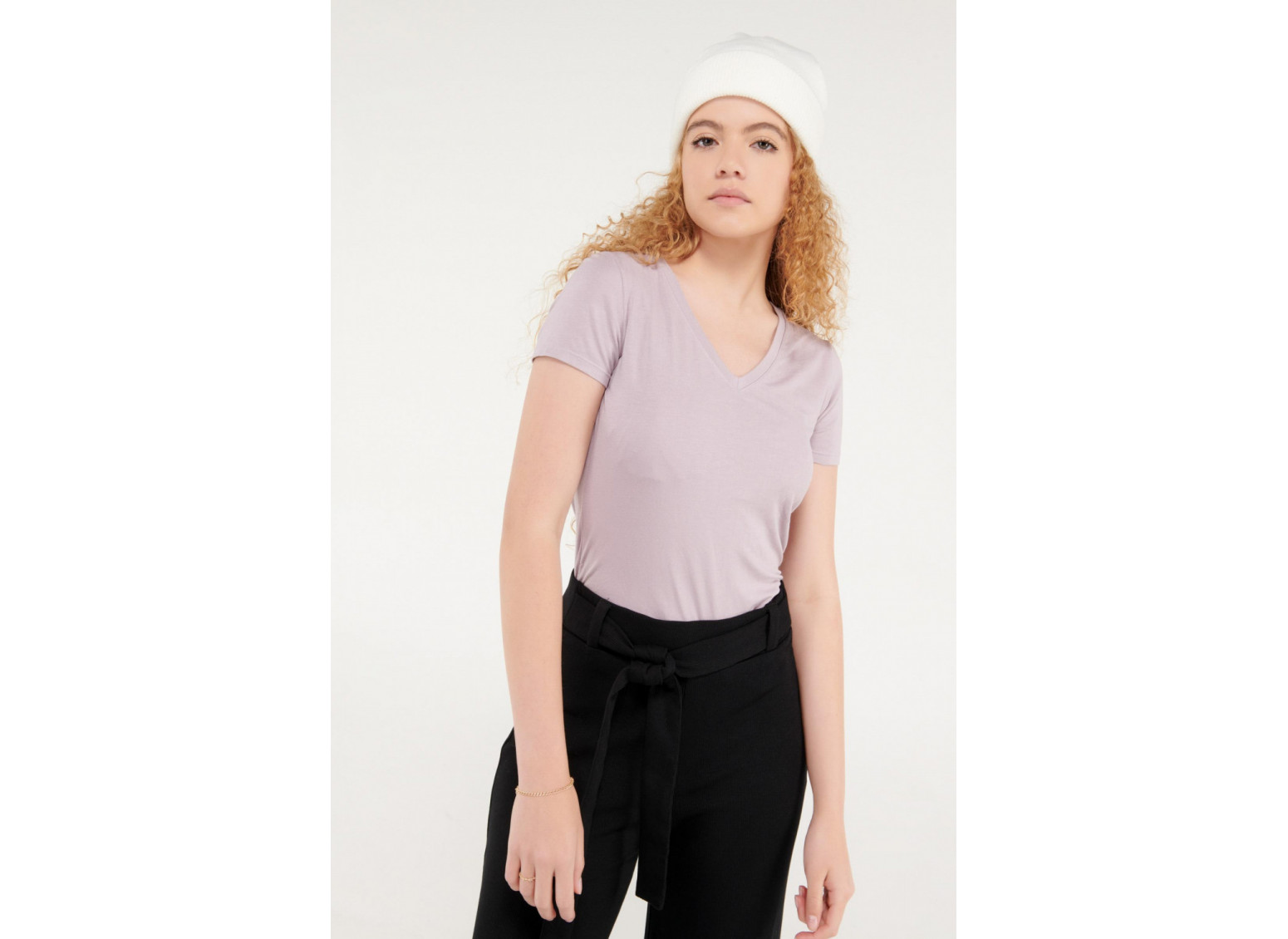 Camiseta básica, manga corta con cuello en V