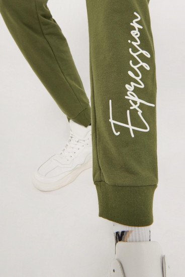 Jogger estampado loungewear.