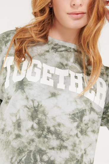 camiseta-manga-corta-y-cuello-redondo-con-estampado