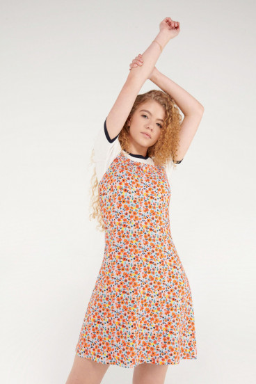 Vestido floral corto de tiras.