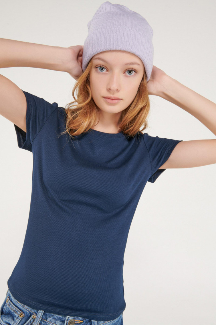 Camiseta básica, manga corta.