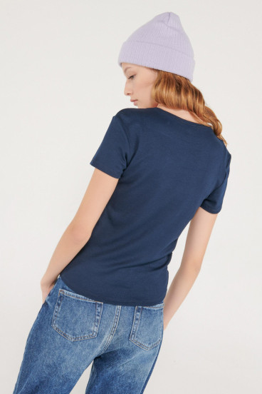 Camiseta básica, manga corta.