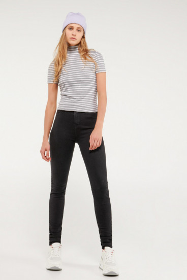 Camiseta manga corta con cuello alto