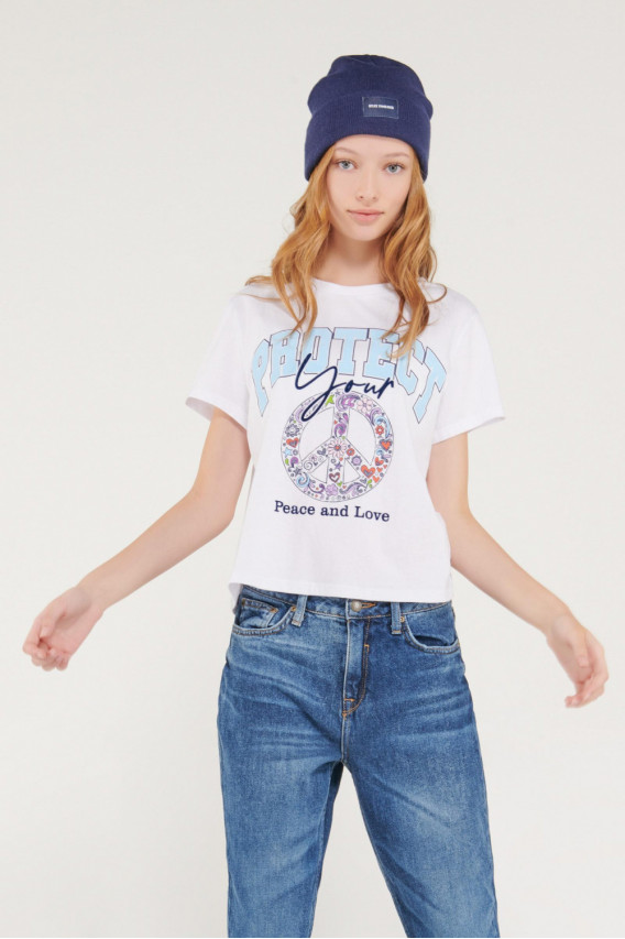 Camiseta manga corta con estampado en frente.