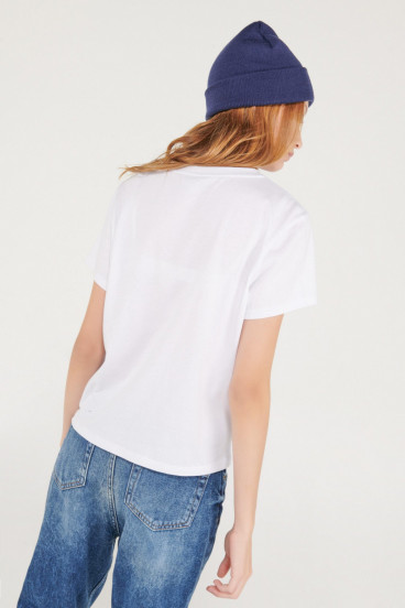 Camiseta manga corta con estampado en frente.