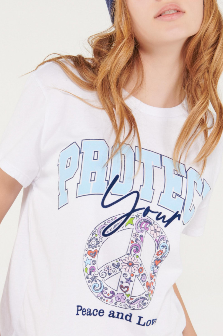 Camiseta manga corta con estampado en frente.