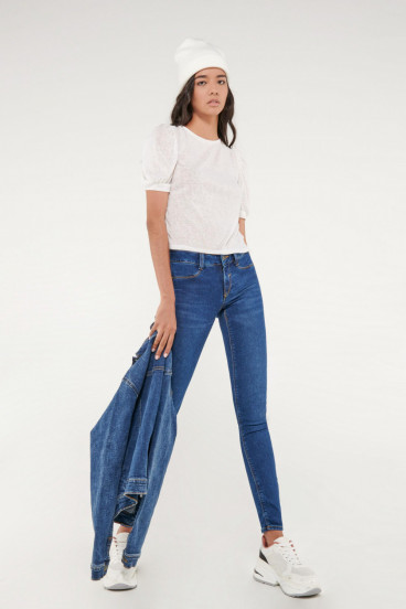 Camiseta chic manga corta con tela importada.