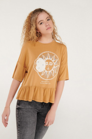 Camiseta chic hombro rodado con estampado