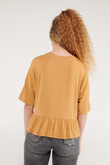 Camiseta chic hombro rodado con estampado