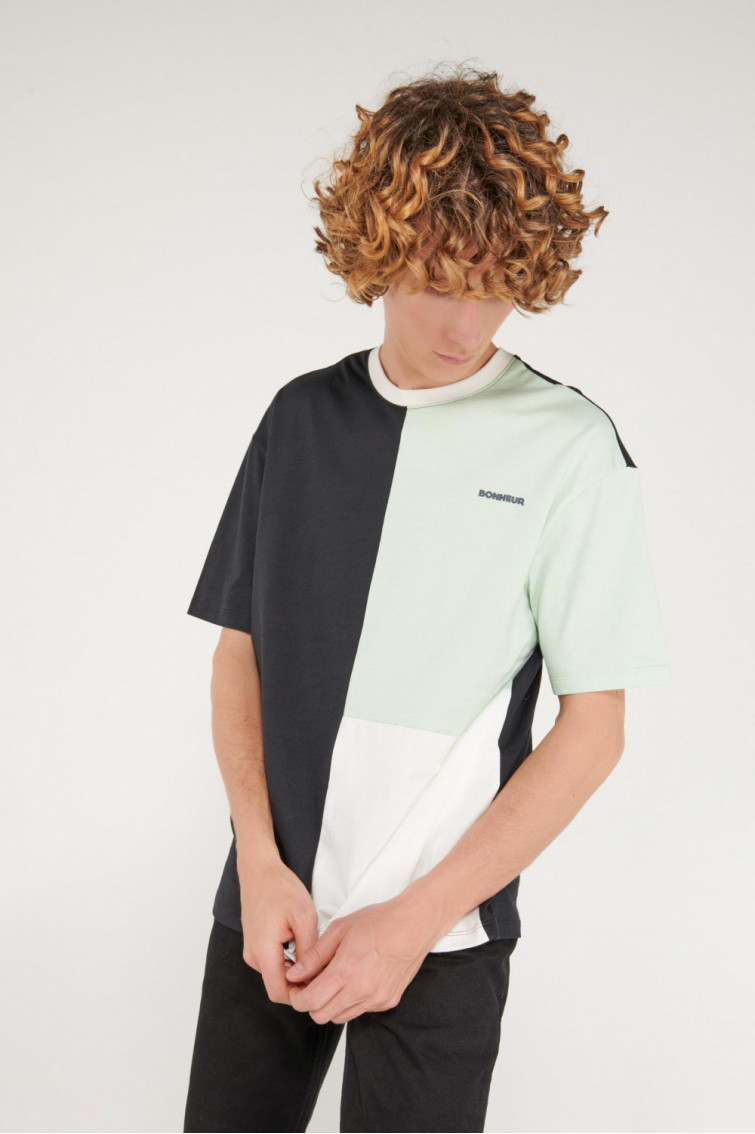 Camiseta manga corta estampada.