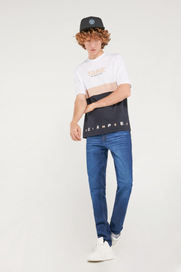 Camiseta manga corta estampado en frente y ruedo.