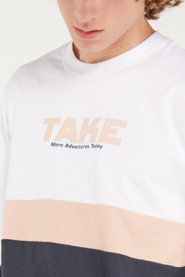Camiseta manga corta estampado en frente y ruedo.