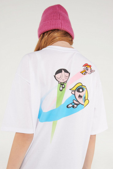 Camiseta manga corta, con estampado en frente y espalda.