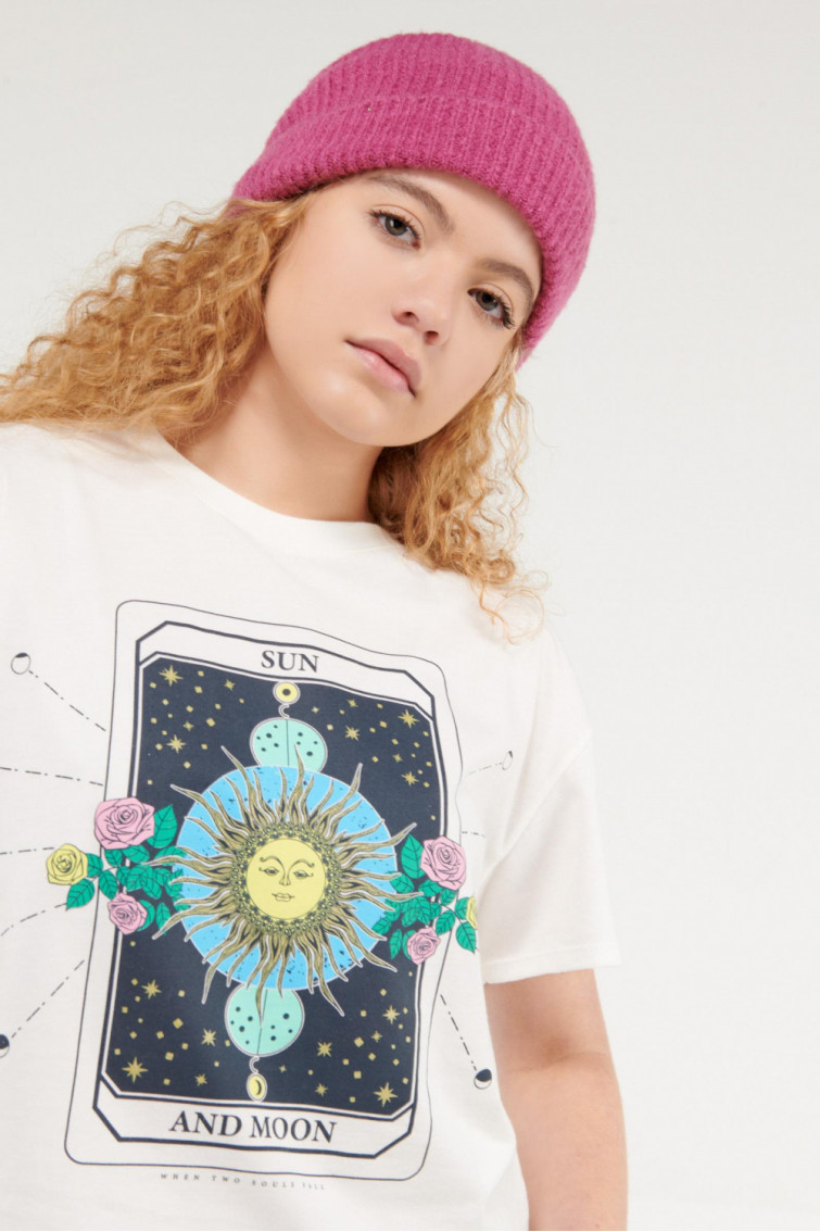 Camiseta manga corta con estampado en frente.