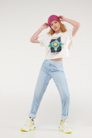 Camiseta manga corta con estampado en frente.