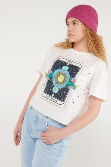 Camiseta manga corta con estampado en frente.