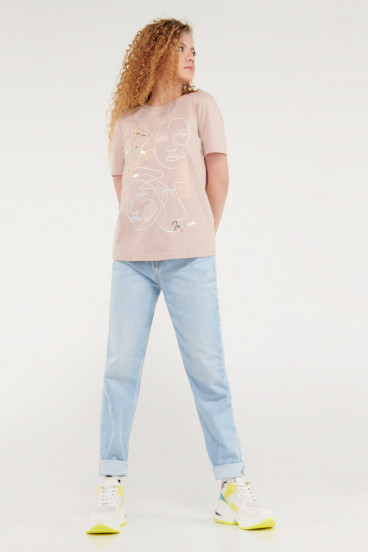 Camiseta manga corta con estampado en frente.