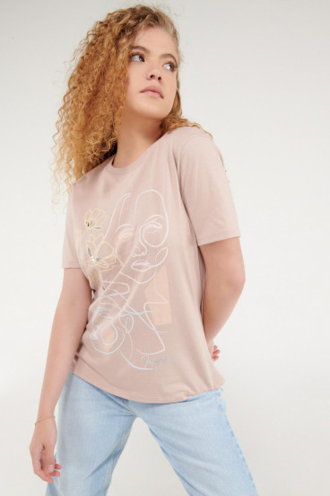 Camiseta manga corta con estampado en frente.