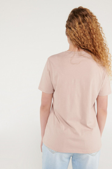 Camiseta manga corta con estampado en frente.