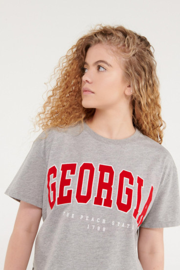 Camiseta manga corta con estampado en frente.