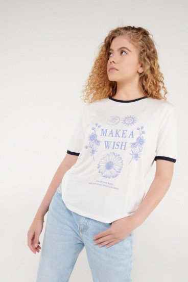 Camiseta con estampado puños en contraste