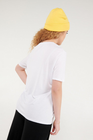 Camiseta básica manga corta estampada.