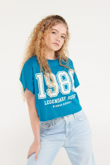 Camiseta manga corta con estampado en flock en frente.