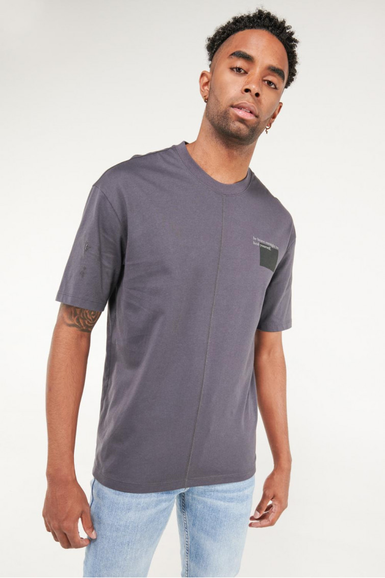 Camiseta manga corta con estampado frente izquierdo