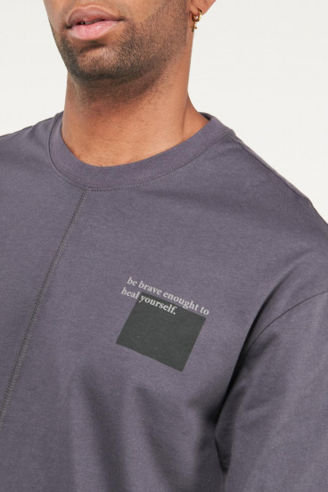 Camiseta manga corta con estampado frente izquierdo