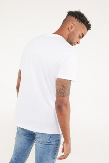 Camiseta manga corta estampada.