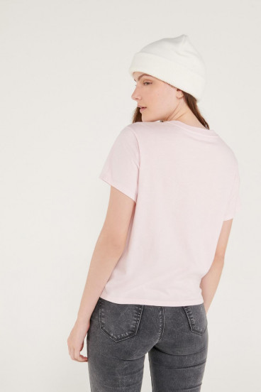 Camiseta manga corta con estampado en frente.