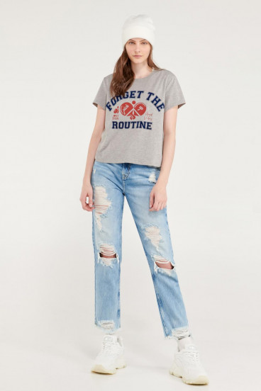 Camiseta manga corta con estampado en frente.