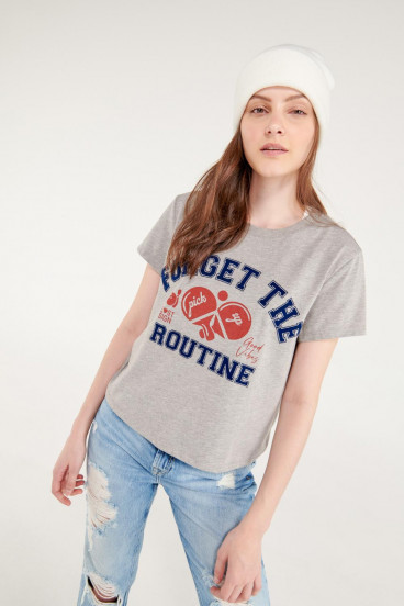 Camiseta manga corta con estampado en frente.