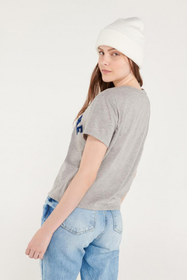 Camiseta manga corta con estampado en frente.