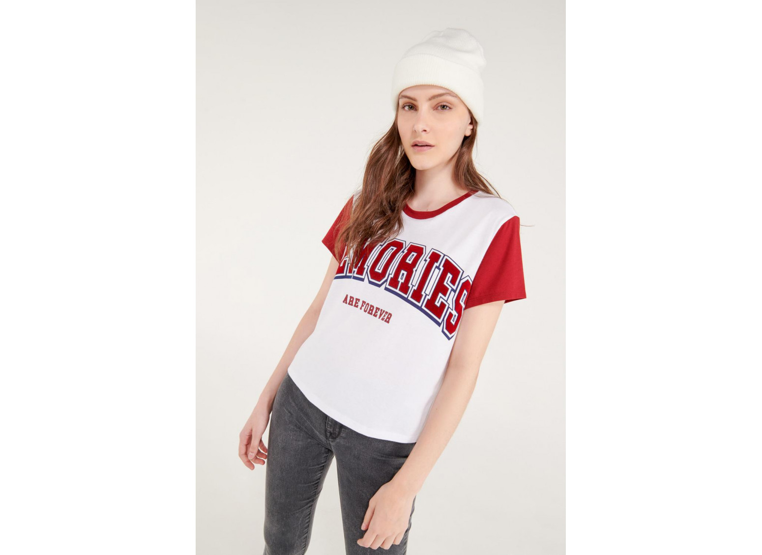 Camiseta manga corta con estampado.