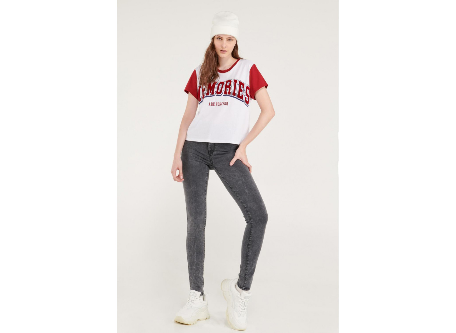 Camiseta manga corta con estampado.