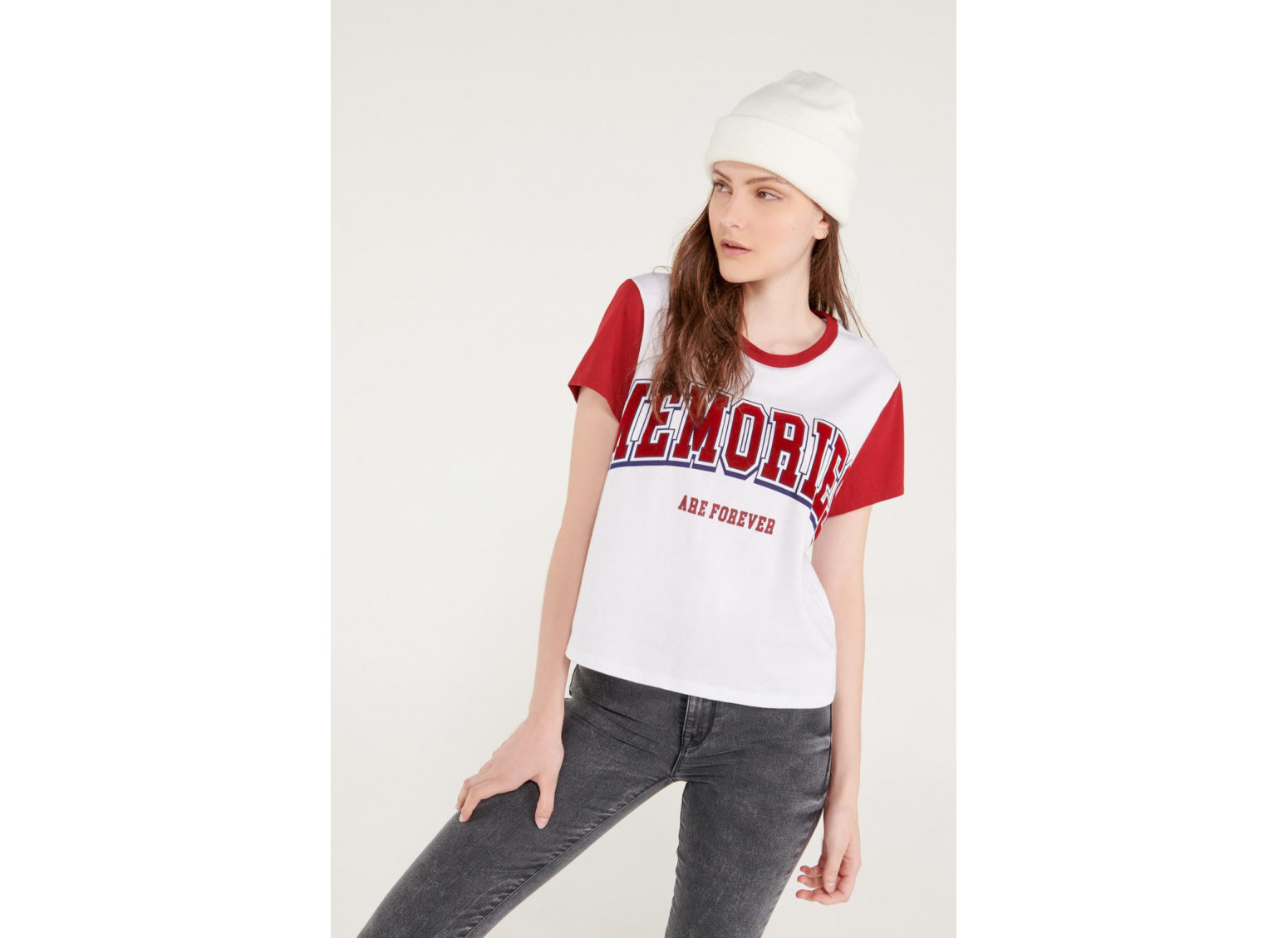 Camiseta manga corta con estampado.