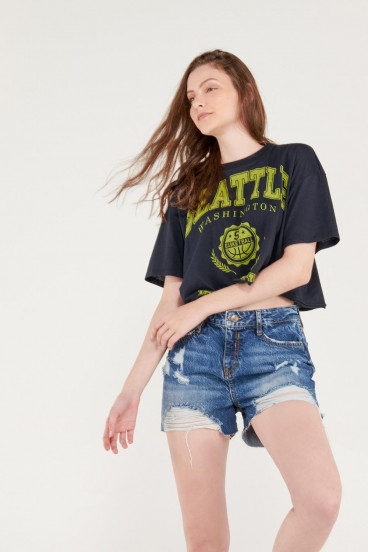 Camiseta manga corta con estampado.