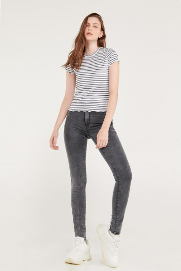 Camiseta cuello redondo para mujer, manga corta en rib.