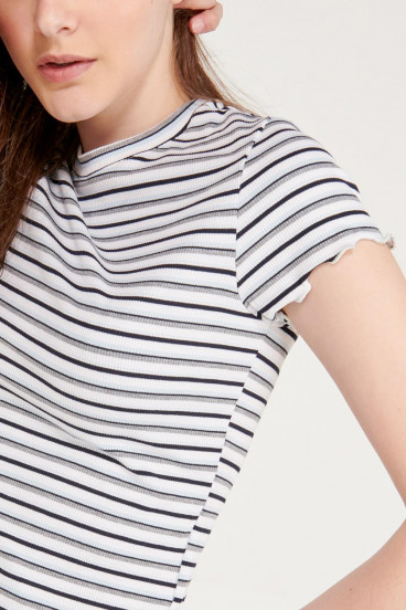 camiseta-cuello-redondo-para-mujer-manga-corta-en-rib