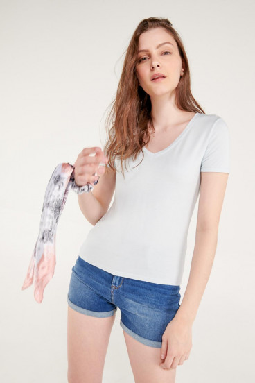 Camiseta básica, manga corta con cuello en V