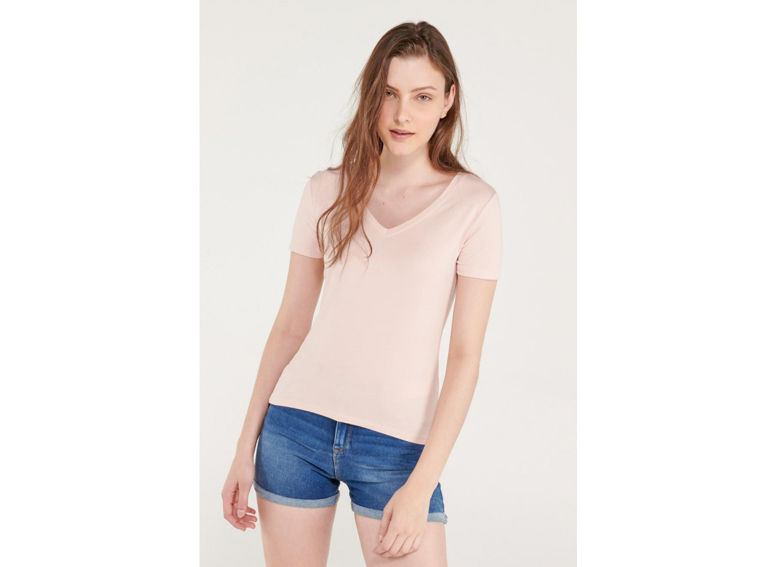 Camiseta básica, manga corta con cuello en V