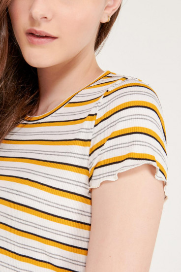 Vestido corto unicolor, manga corta.