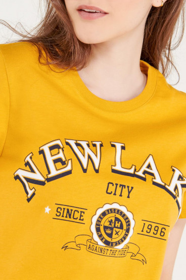 camiseta-manga-corta-con-estampado-en-frente