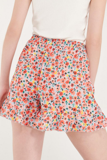 Short falda con boleros y cinturón.