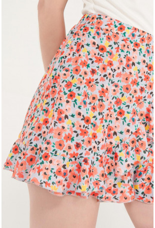 Short falda con boleros y cinturón.